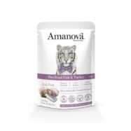 O alimento húmido Amanova Sterilised Fish & Turkey é perfeito para gatos esterilizados! Peixe branco fresco, carne de peru e frango da mais alta qualidade.