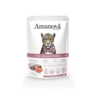 O alimento húmido Amanova Sterilised Salmon & Turkey para gatos esterilizados não contém cereais, elaborada com salmão e peru frescos da mais alta qualidade