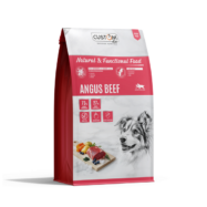 A ração Custom Diet Angus Beef é indicada para cães adultos, com 70% de carne bovina, hipoalergénica, rica em proteínas e repleta de frutas e vegetais.