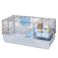 Gaiola RONNY 100 para roedores possui 2 grandes portas na frente e no topo que facilitam o acesso ao interior da gaiola, para inserir alimentos.